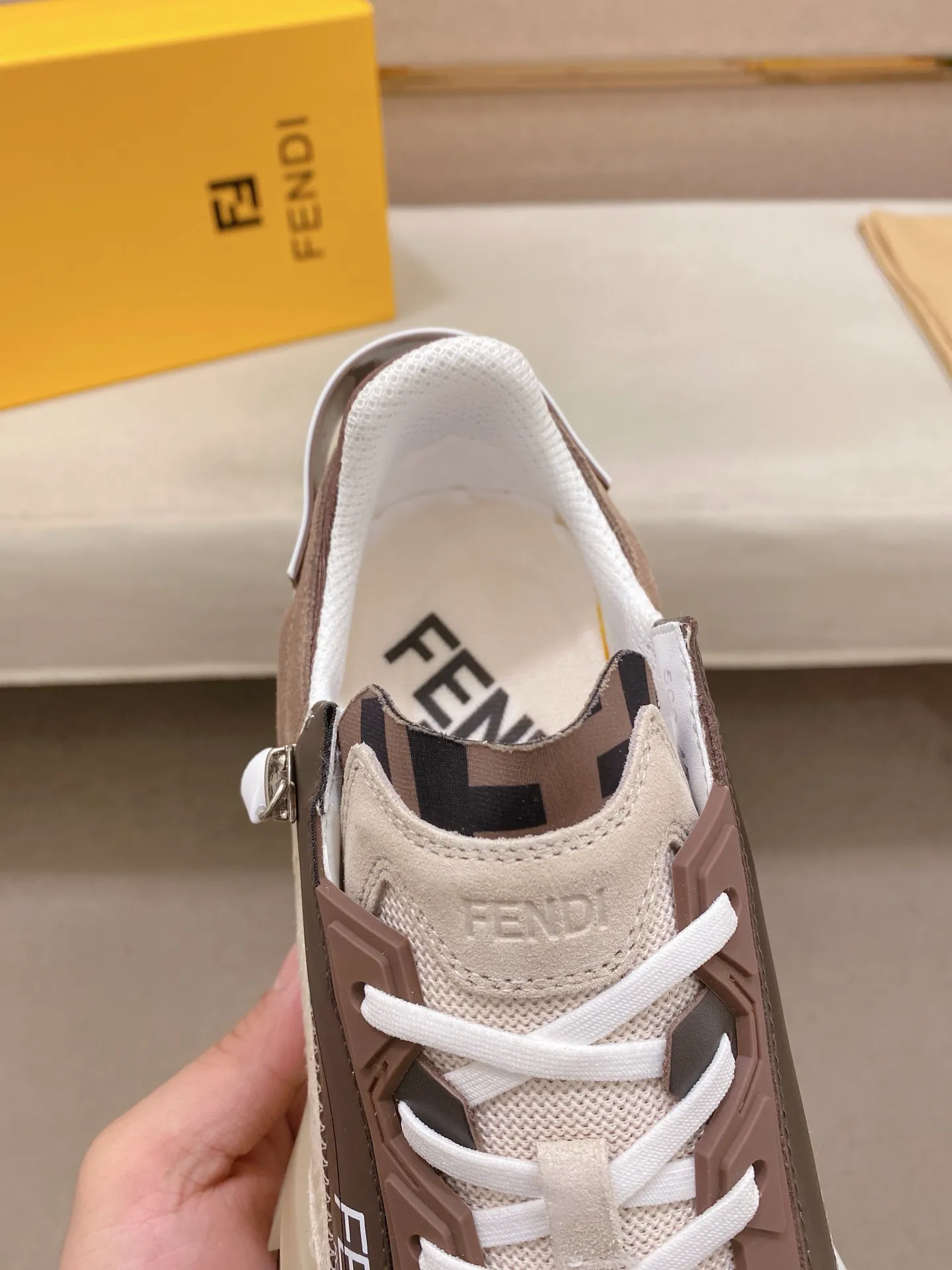 Factory price: 540💰(high version) [Fendi] Fendi’s latest casual shoes for men! Available at counters simultaneously! A one-to-one replica of the original. Made entirely of imported top-grain calfskin, the interior is made of top-grain water-dyed cowhide, and the original factory-supplied rubber outsole. Leading new fashion concepts. Matching code: 38-44 can be customized, 45 is not returnable!